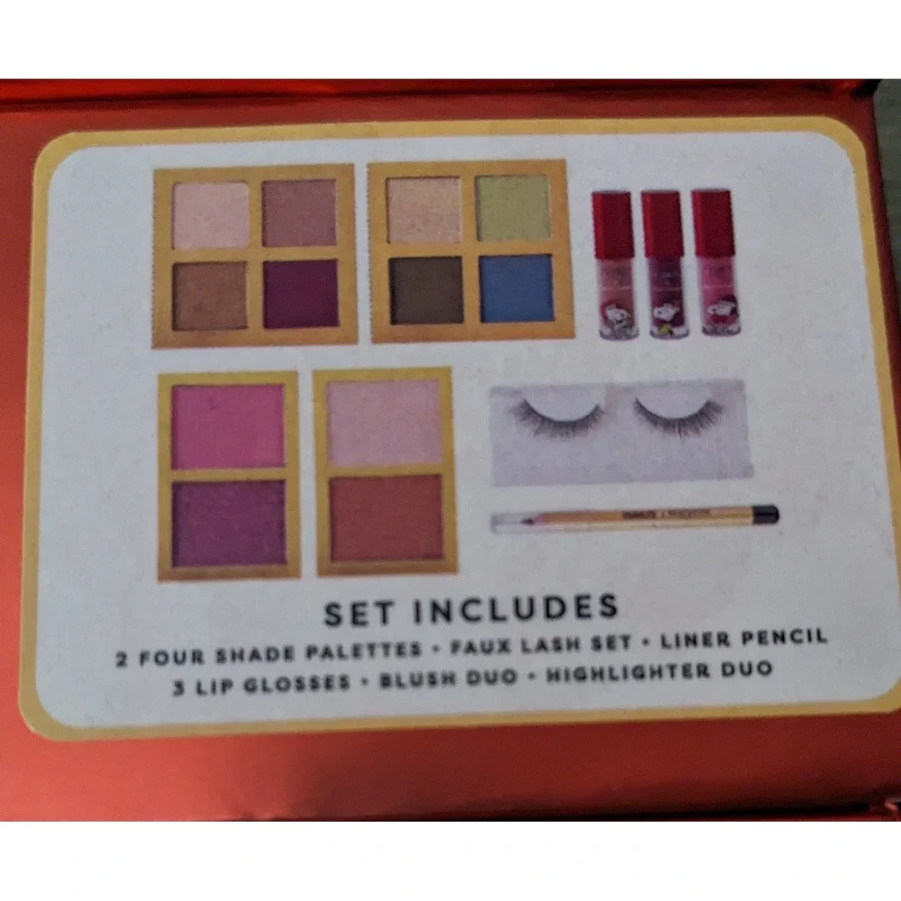 Profusion Cosmetics Peanuts Merry Christmas Charlie Brown Make Up Vanity‎ Set